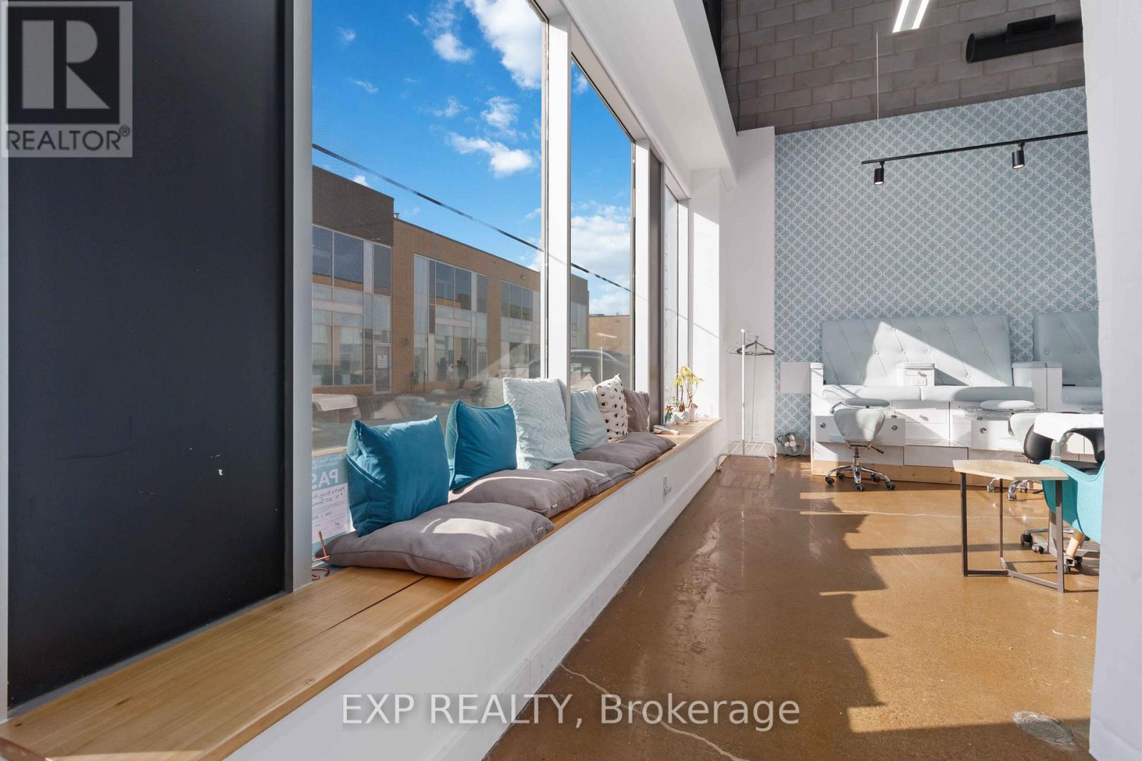 57 - 1215 Queens Way E Property Photo 6