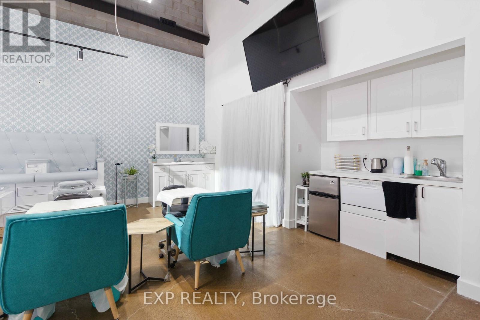 57 - 1215 Queens Way E Property Photo 14