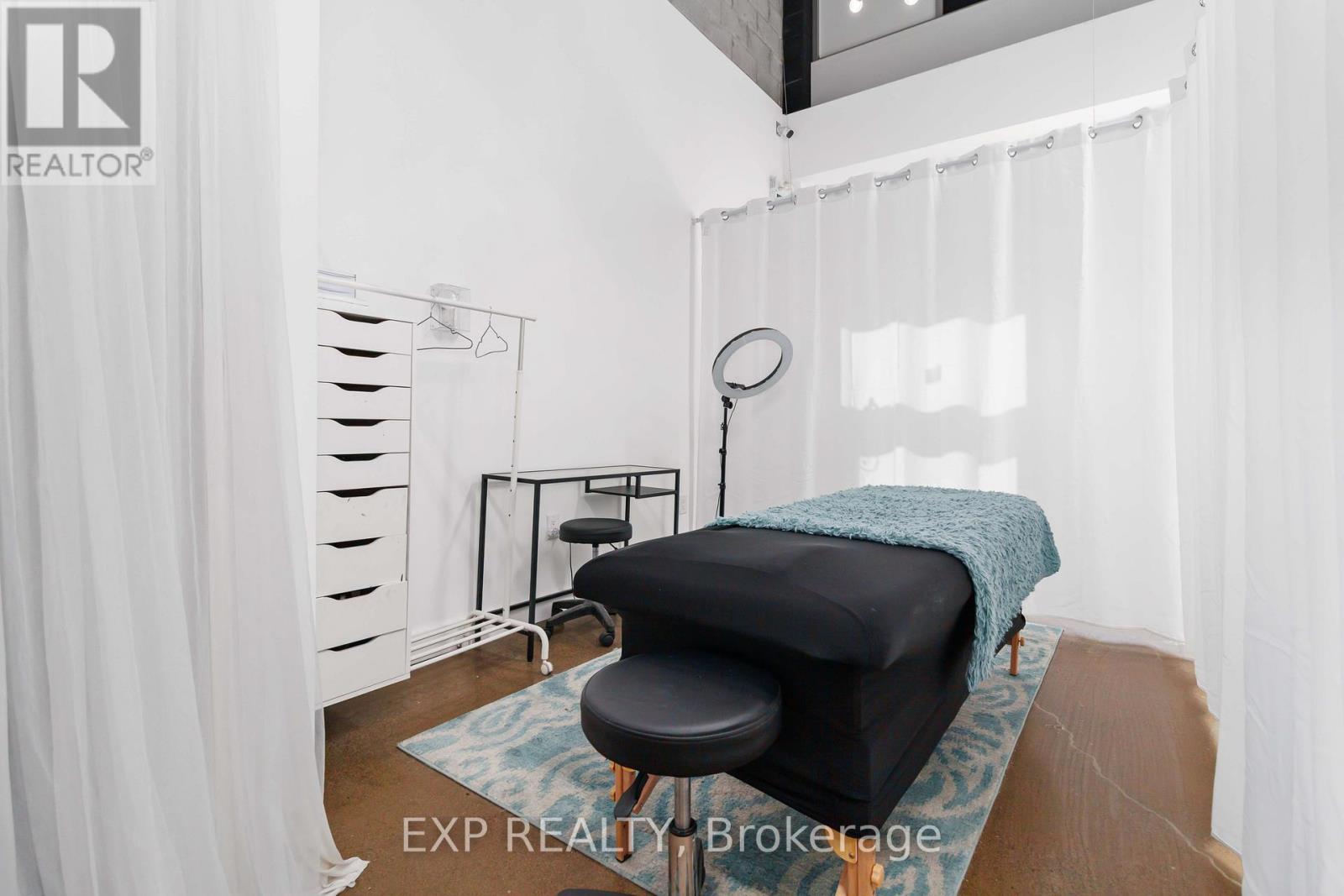 57 - 1215 Queens Way E Property Photo 20
