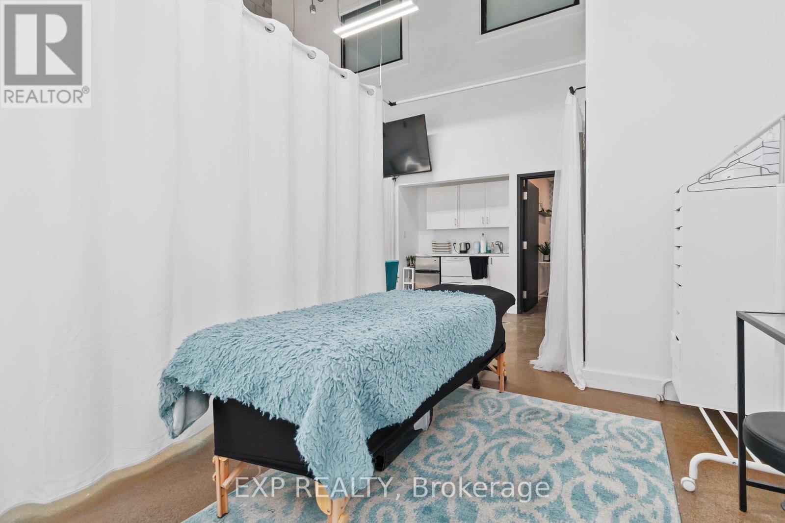 57 - 1215 Queens Way E Property Photo 21