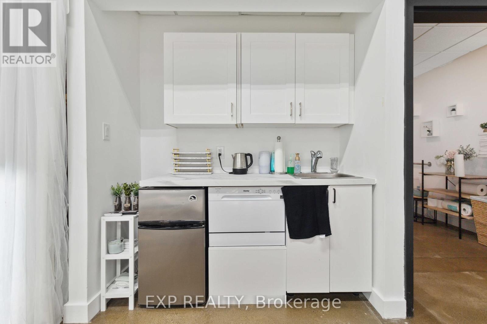 57 - 1215 Queens Way E Property Photo 26