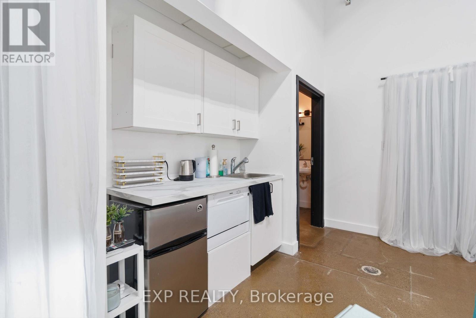 57 - 1215 Queens Way E Property Photo 27