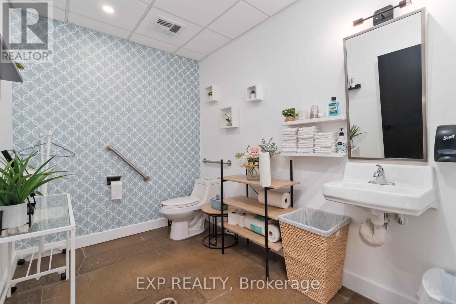 57 - 1215 Queens Way E Property Photo 28