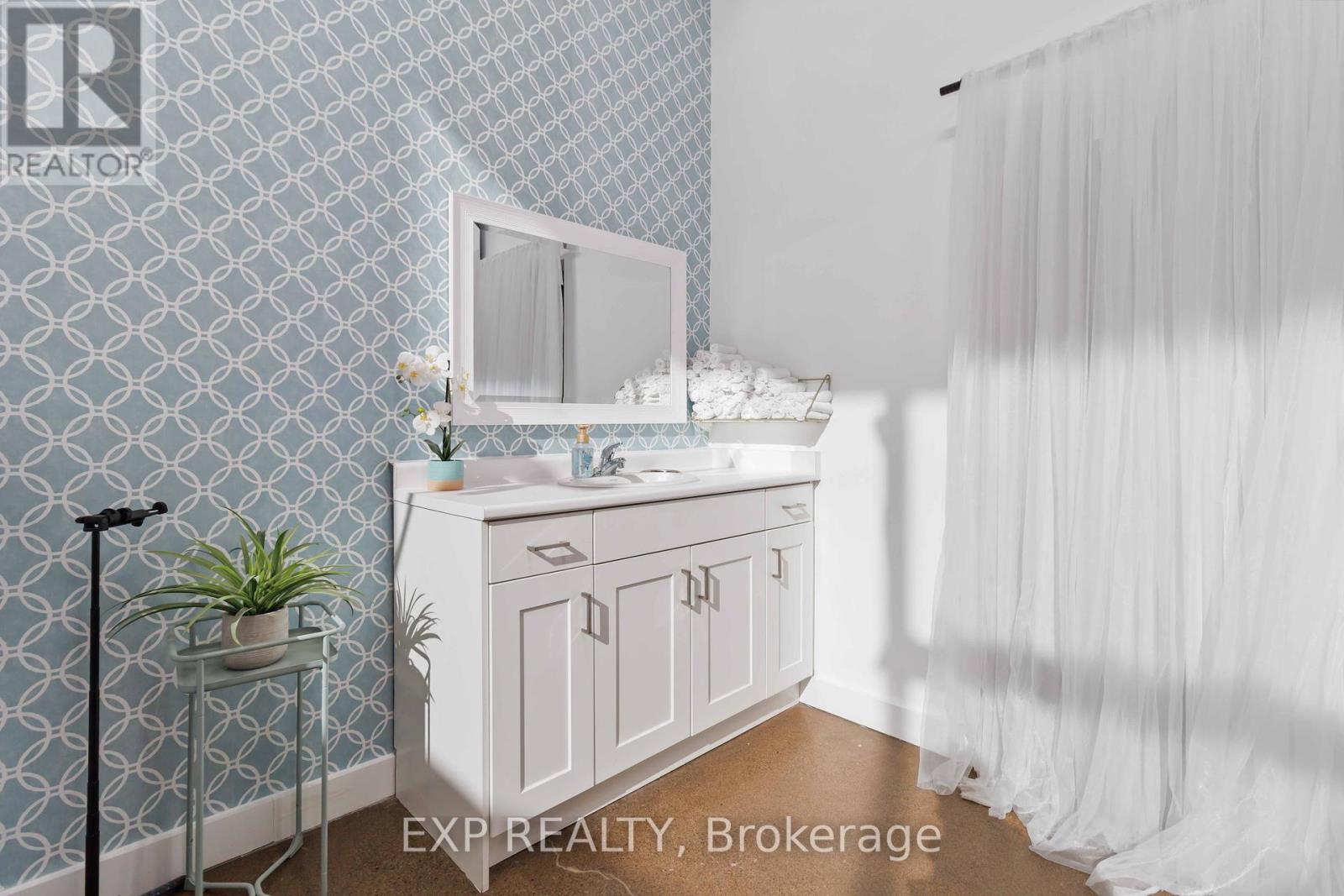 57 - 1215 Queens Way E Property Photo 29