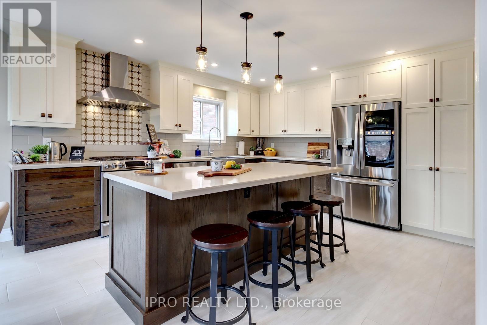 10 Berton Boulevard Property Photo 1