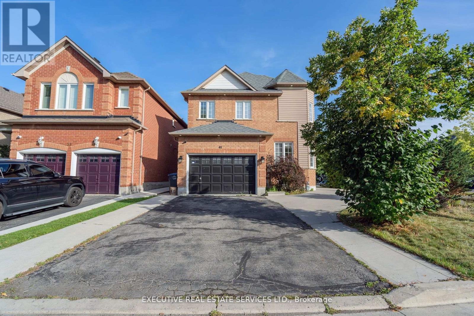 41 Fallstar Crescent Property Photo 2