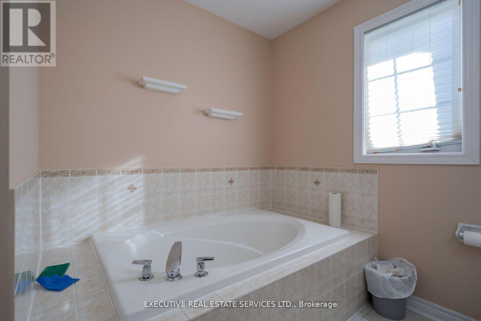 41 Fallstar Crescent Property Photo 19