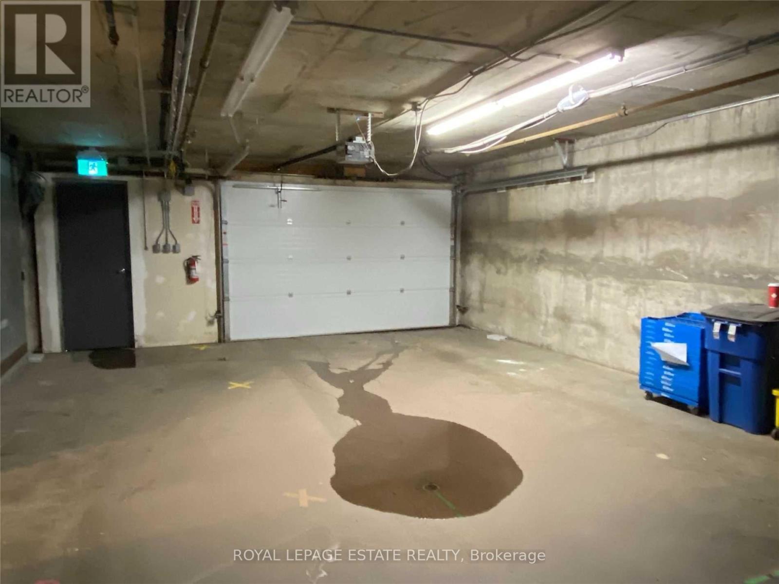 Lower - 4896 Dundas Street W Property Photo 5