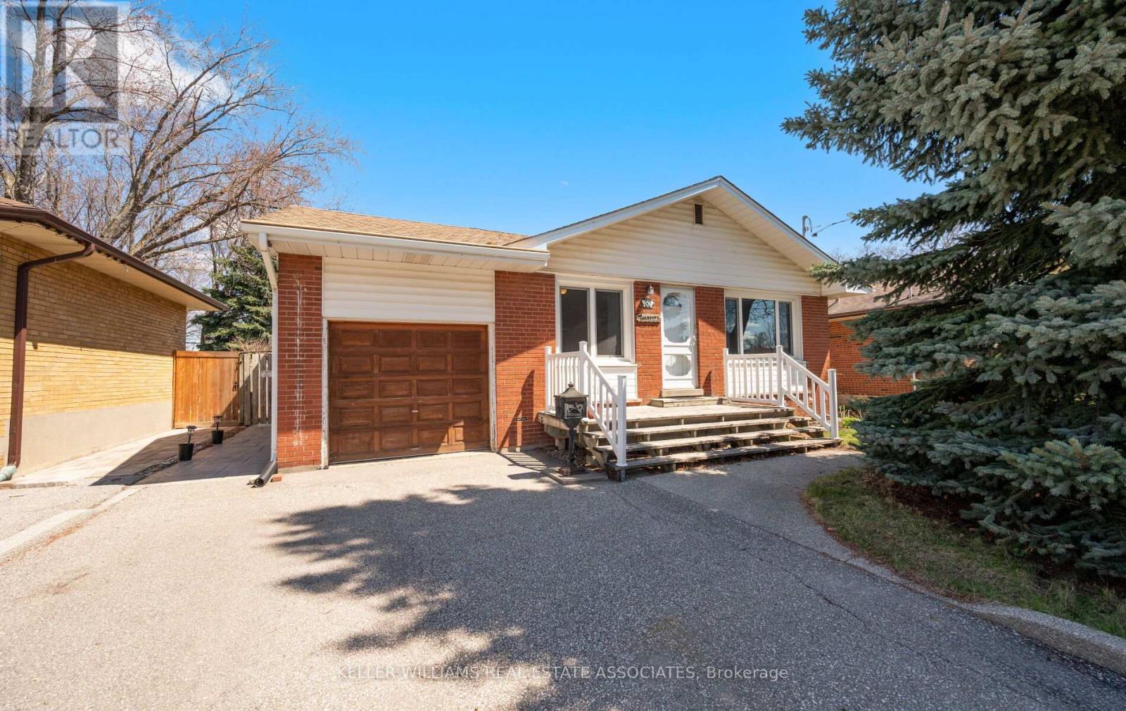 30 Swanhurst Boulevard Property Photo 1