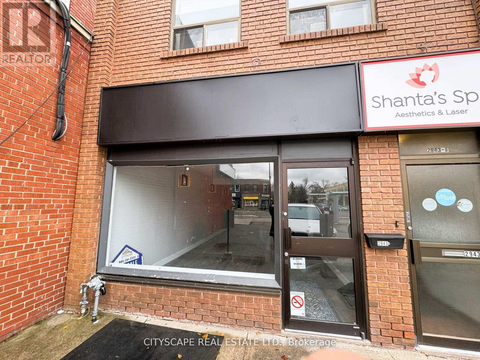 2943a Bloor Street W Property Photo 2