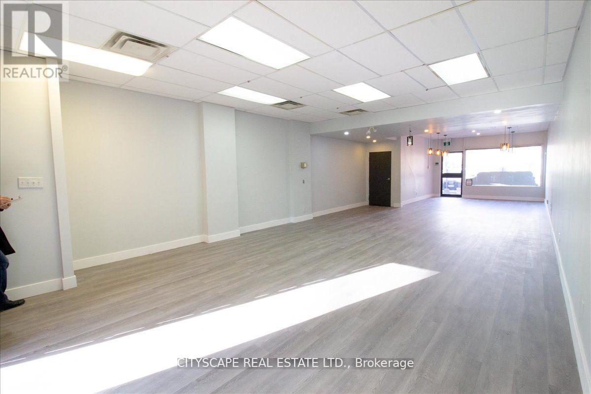 2943a Bloor Street W Property Photo 5