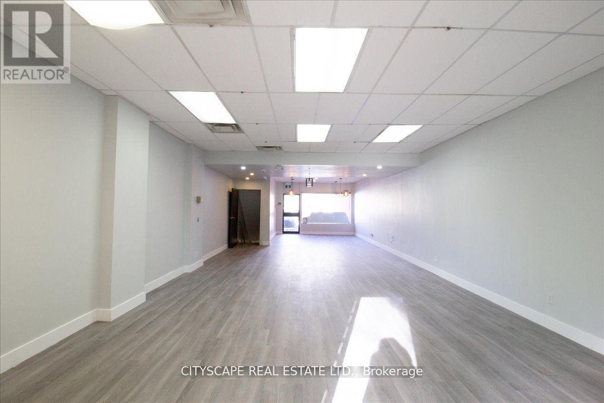 2943a Bloor Street W Property Photo 7