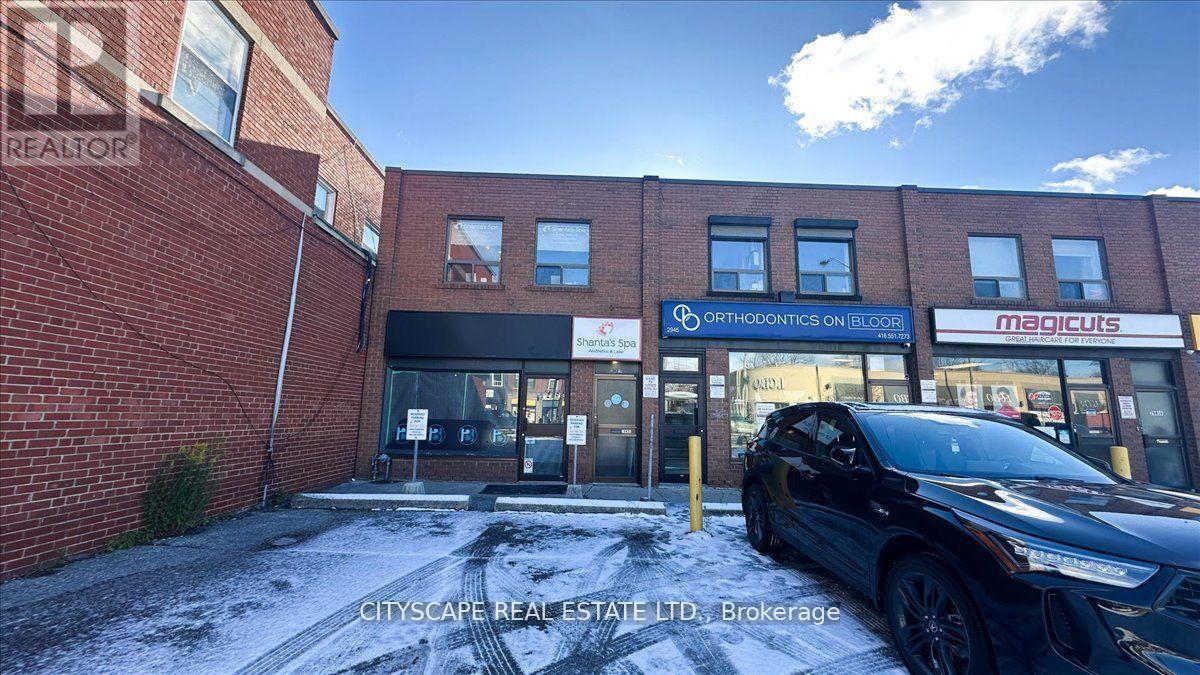 2943a Bloor Street W Property Photo 24