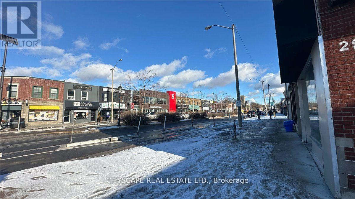 2943a Bloor Street W Property Photo 28