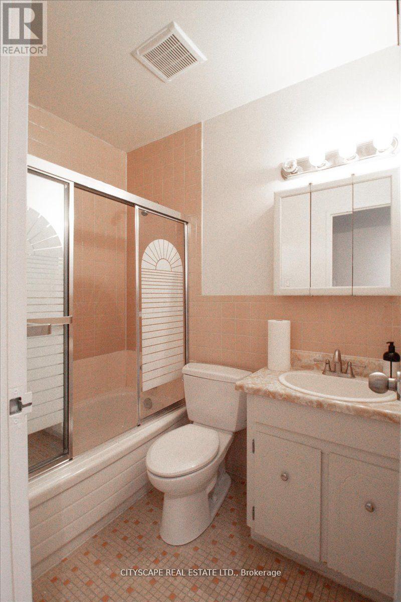 2943a Bloor Street W Property Photo 29