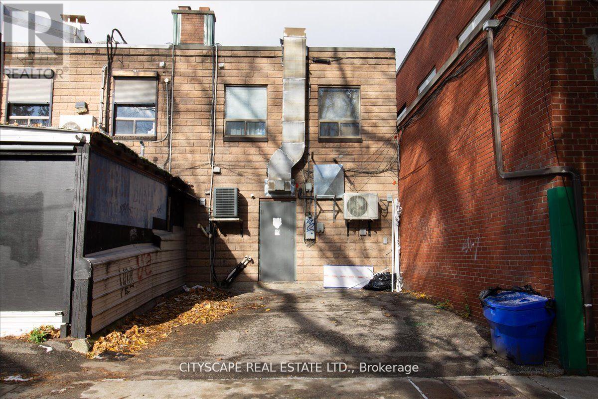 2943a Bloor Street W Property Photo 32