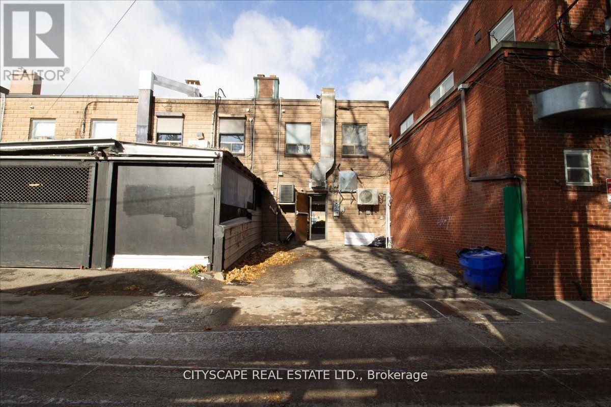 2943a Bloor Street W Property Photo 34