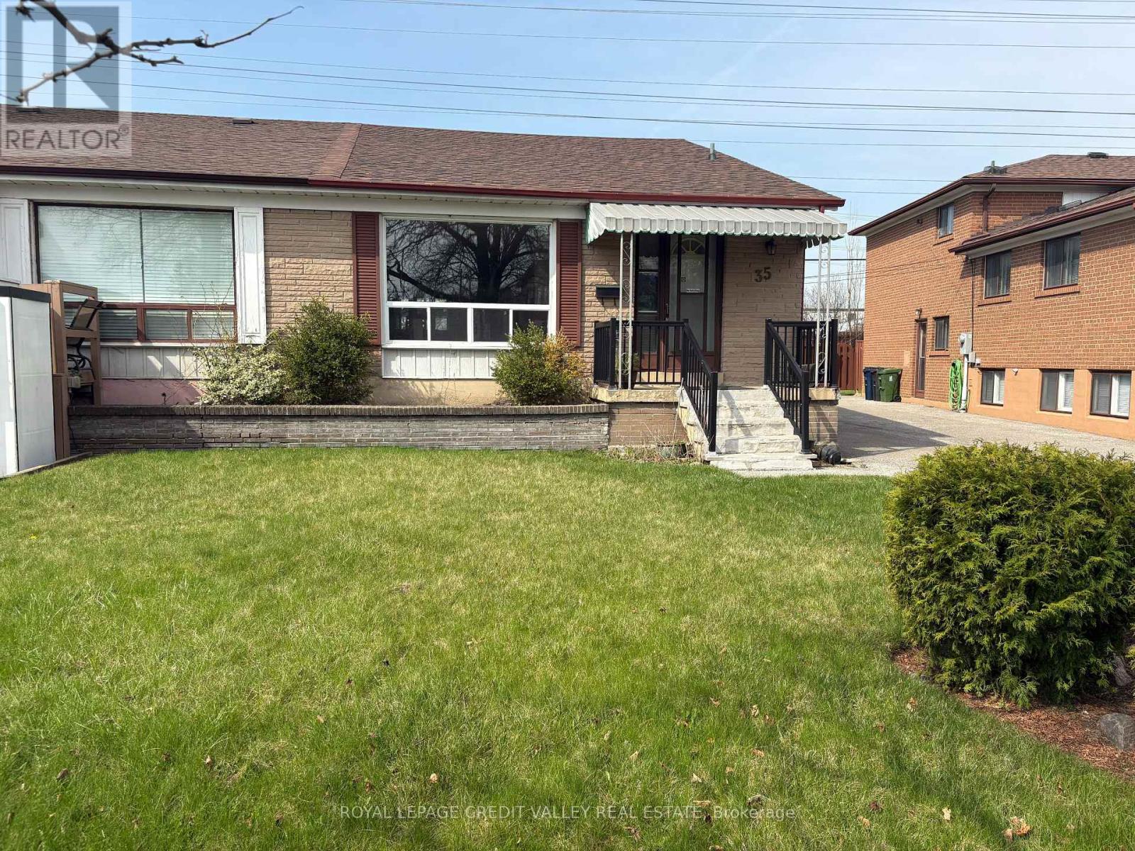 35 Elmvale Crescent Property Photo 1