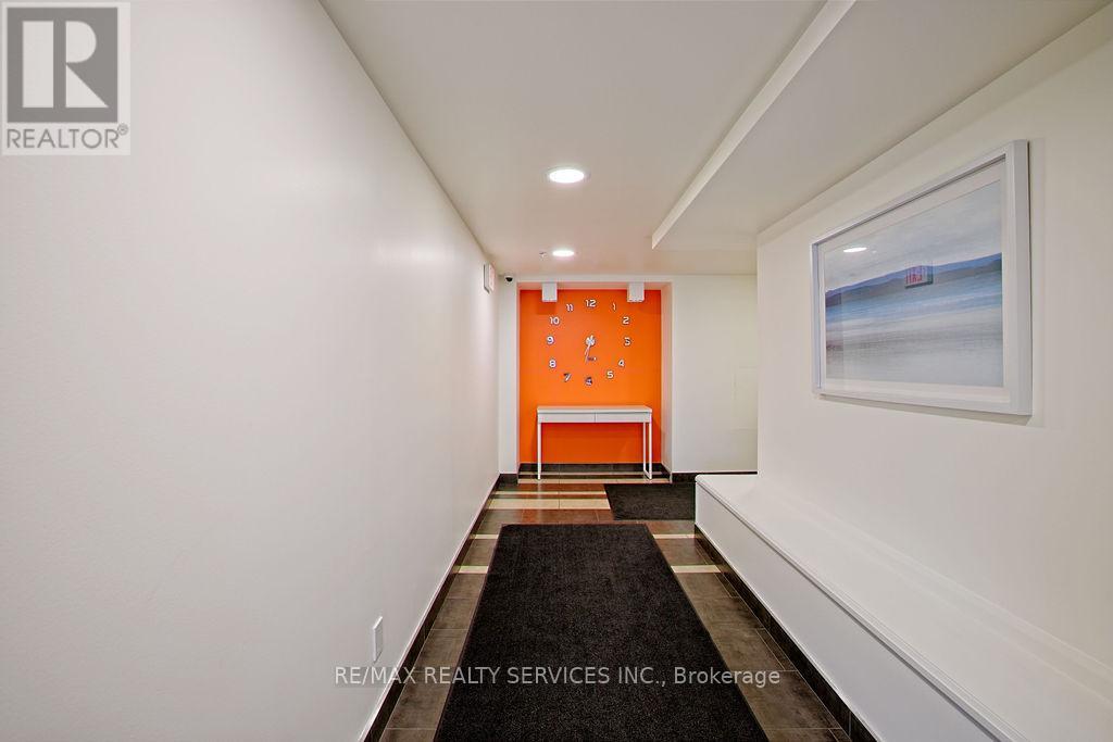 1021 - 15 James Finlay Way Property Photo 10