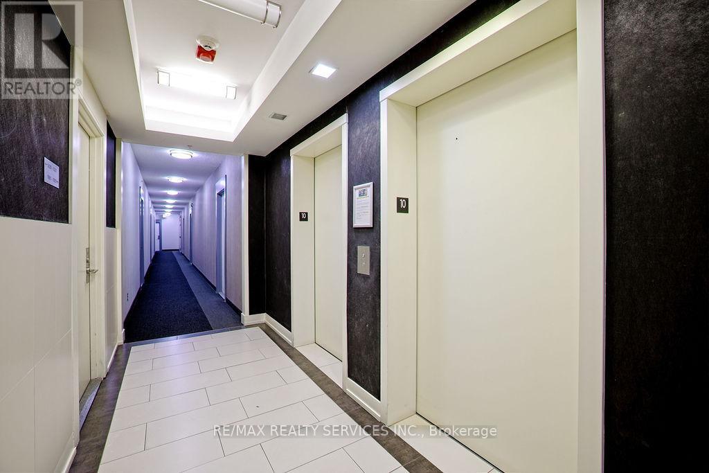 1021 - 15 James Finlay Way Property Photo 11