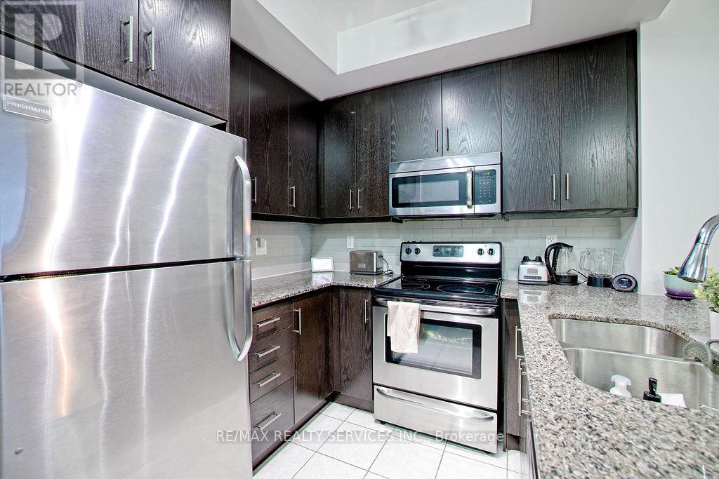 1021 - 15 James Finlay Way Property Photo 15