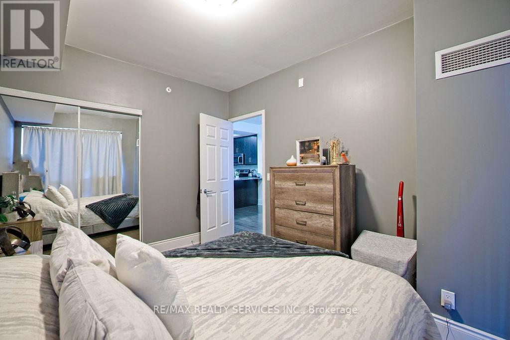 1021 - 15 James Finlay Way Property Photo 25