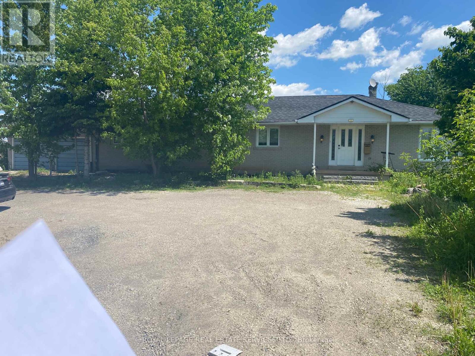 10617 Trafalgar Rd Property Photo 4