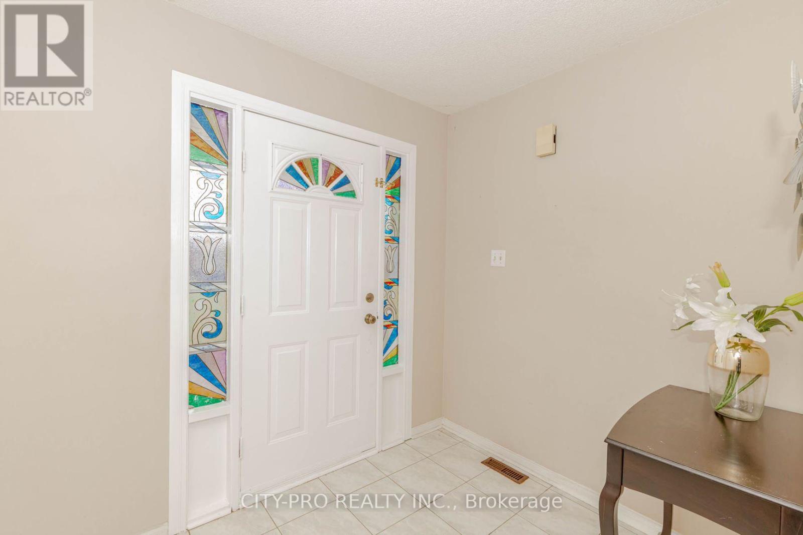382 Harrowsmith Drive Property Photo 3