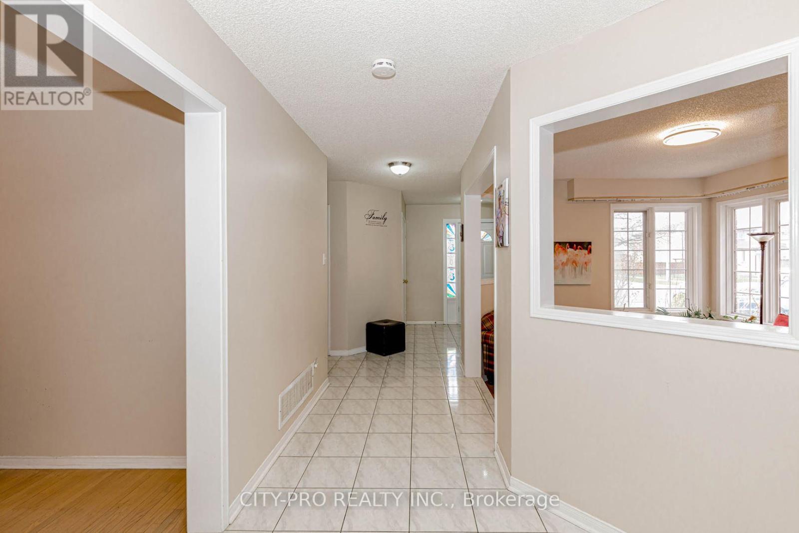 382 Harrowsmith Drive Property Photo 7