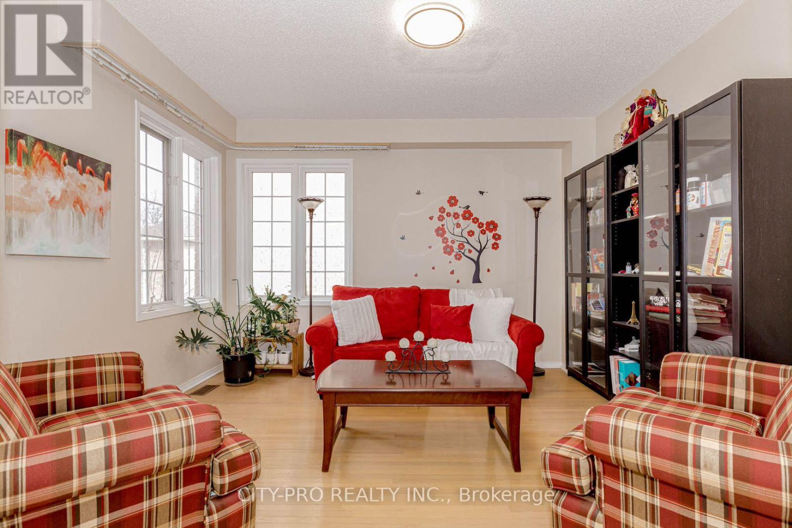 382 Harrowsmith Drive Property Photo 9
