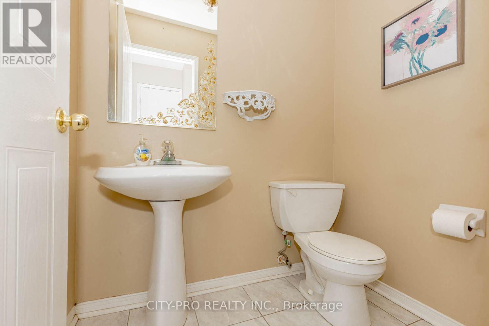 382 Harrowsmith Drive Property Photo 11