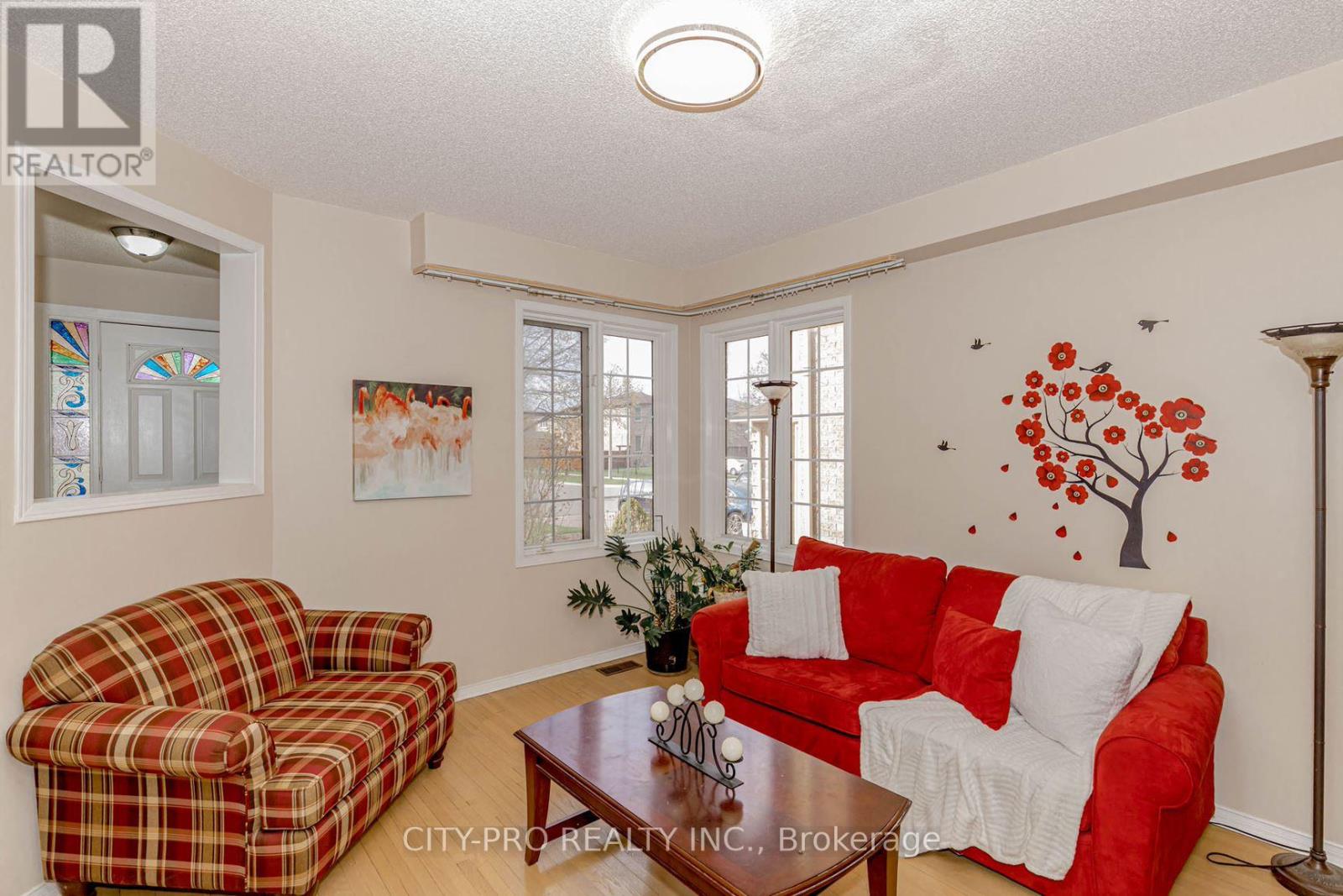 382 Harrowsmith Drive Property Photo 12