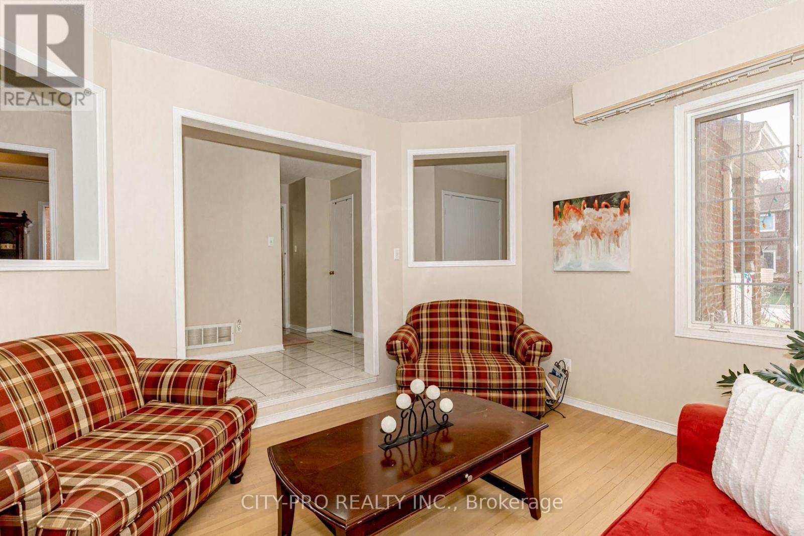 382 Harrowsmith Drive Property Photo 13