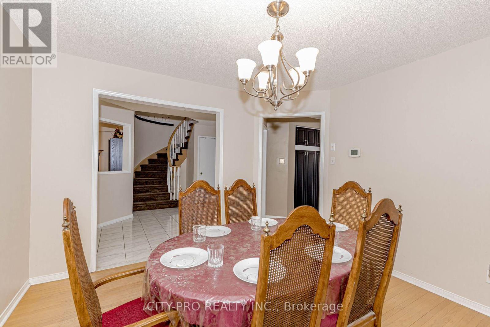 382 Harrowsmith Drive Property Photo 14