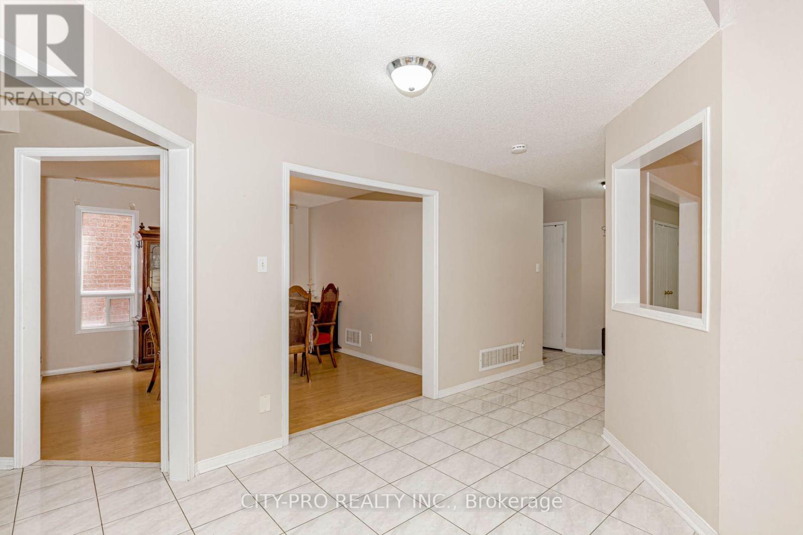 382 Harrowsmith Drive Property Photo 15