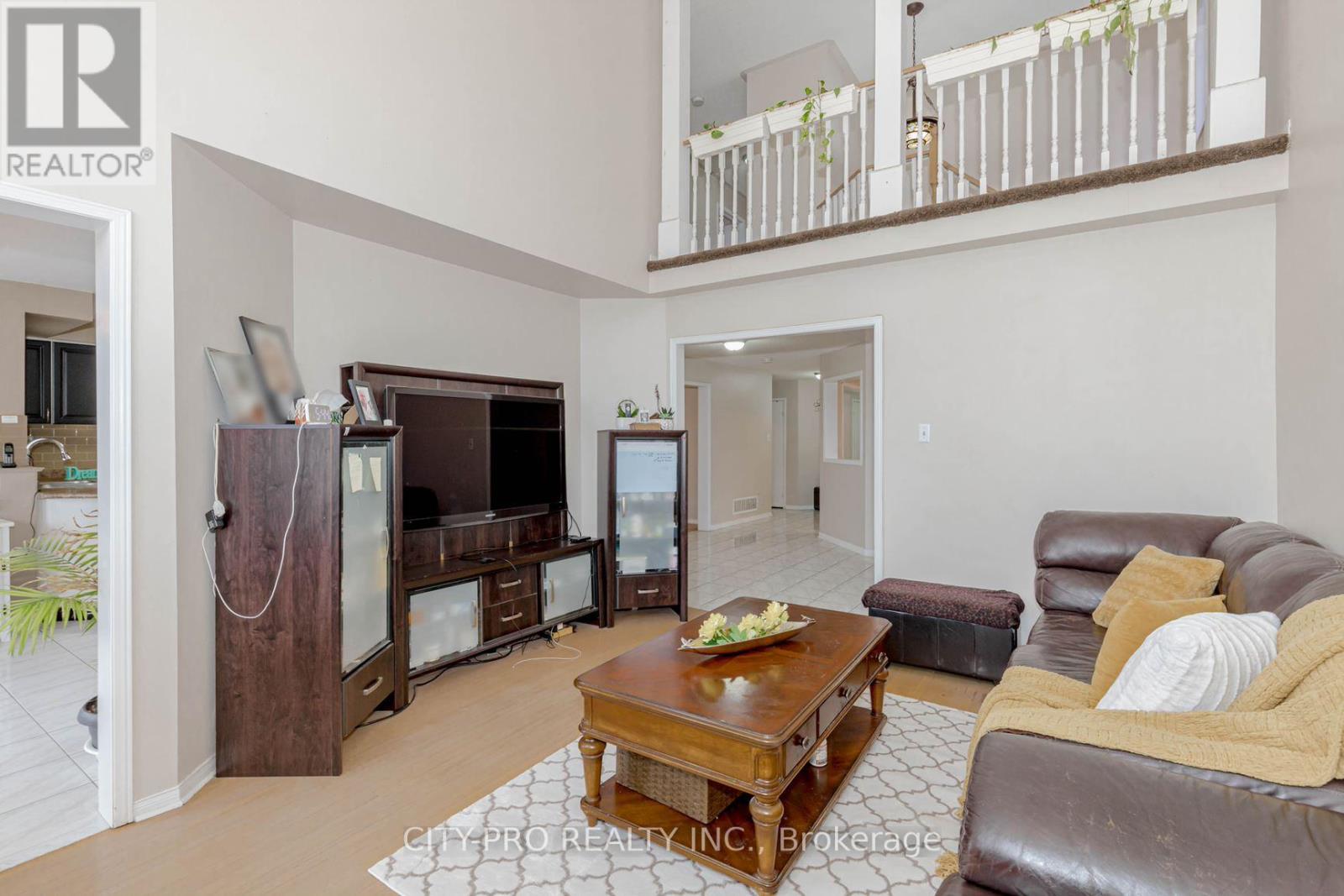 382 Harrowsmith Drive Property Photo 17