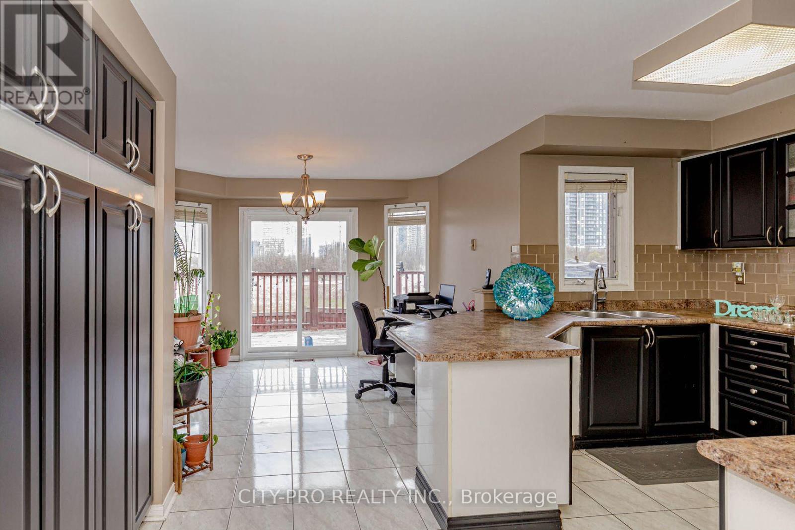 382 Harrowsmith Drive Property Photo 18