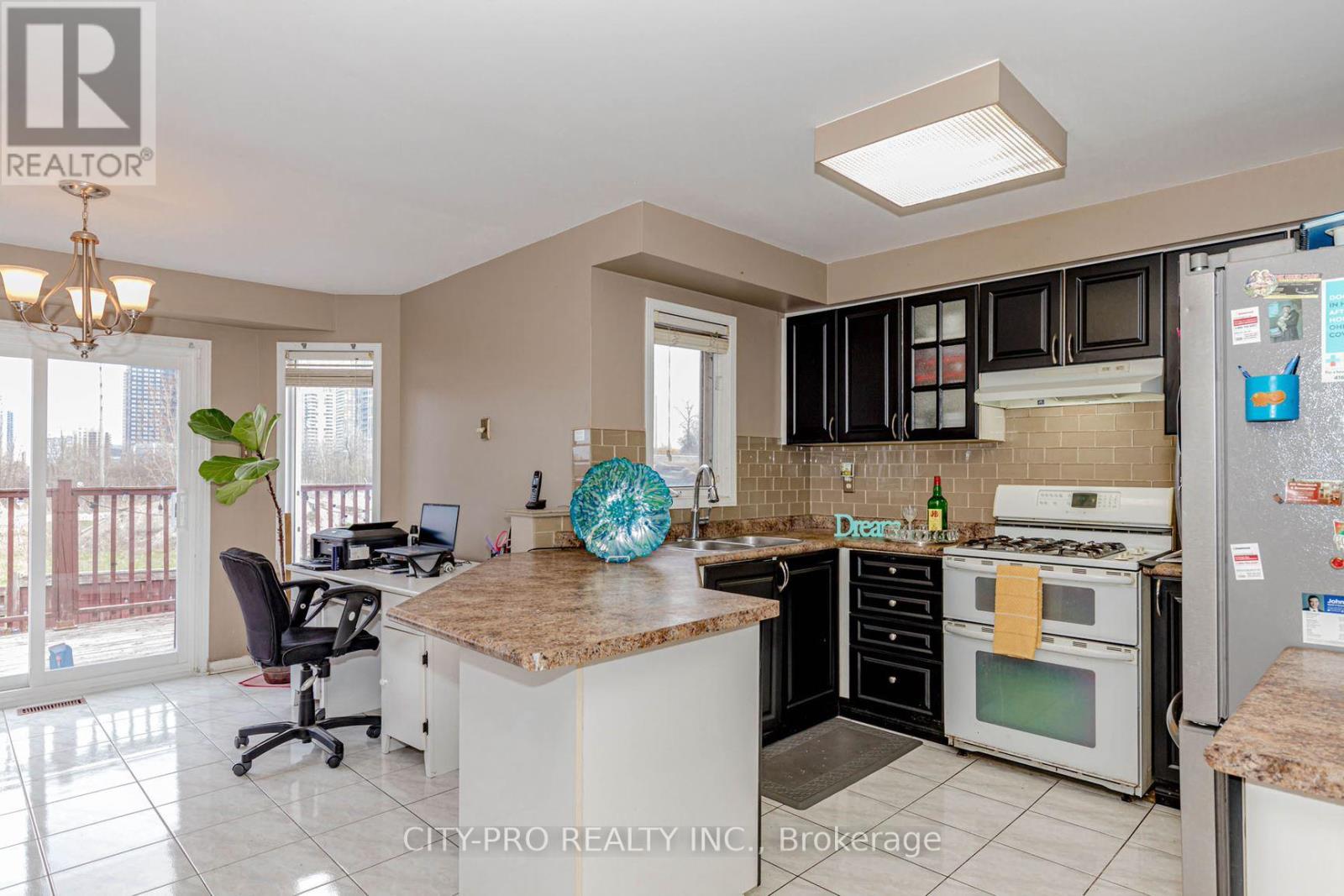 382 Harrowsmith Drive Property Photo 19