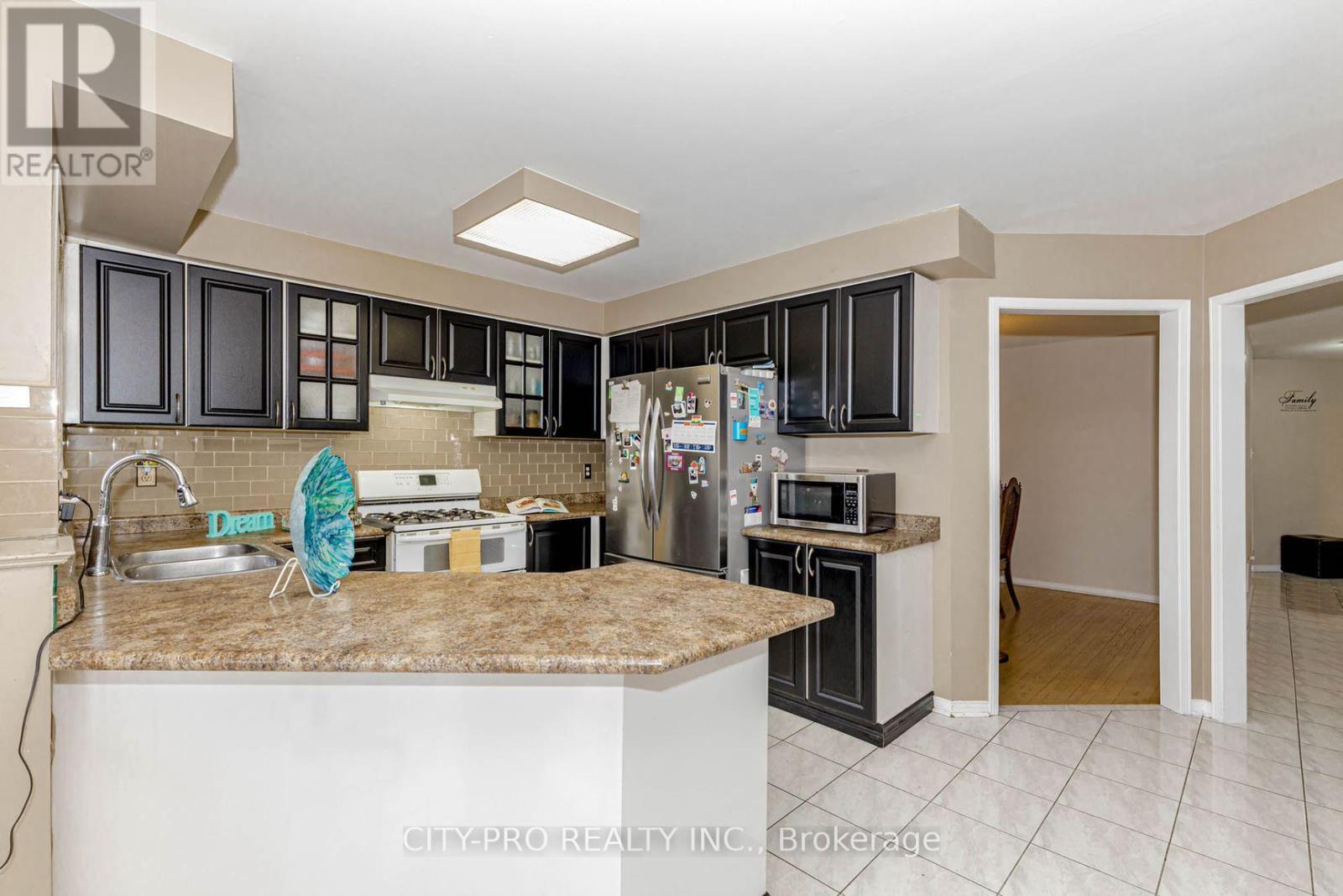 382 Harrowsmith Drive Property Photo 20