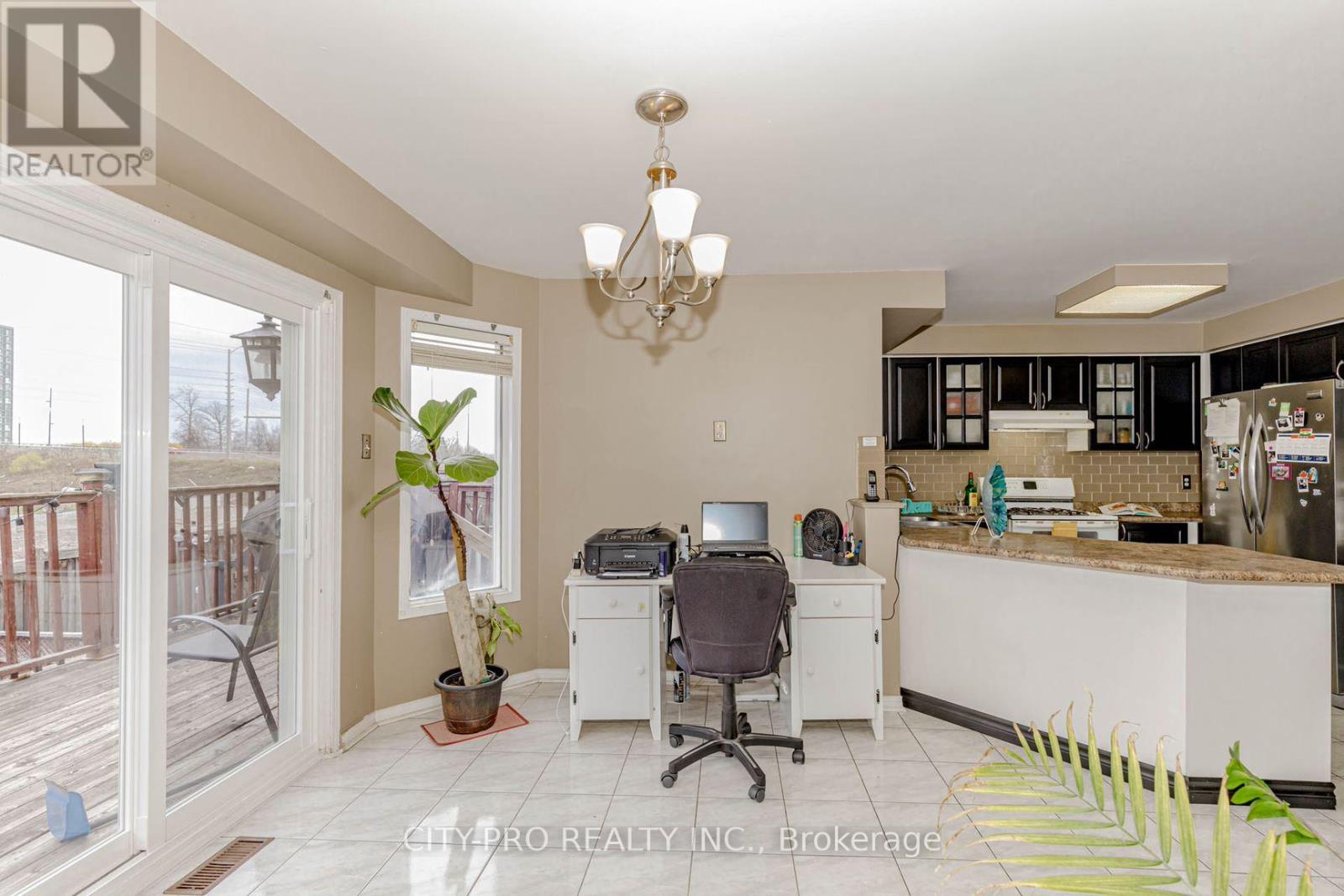 382 Harrowsmith Drive Property Photo 23