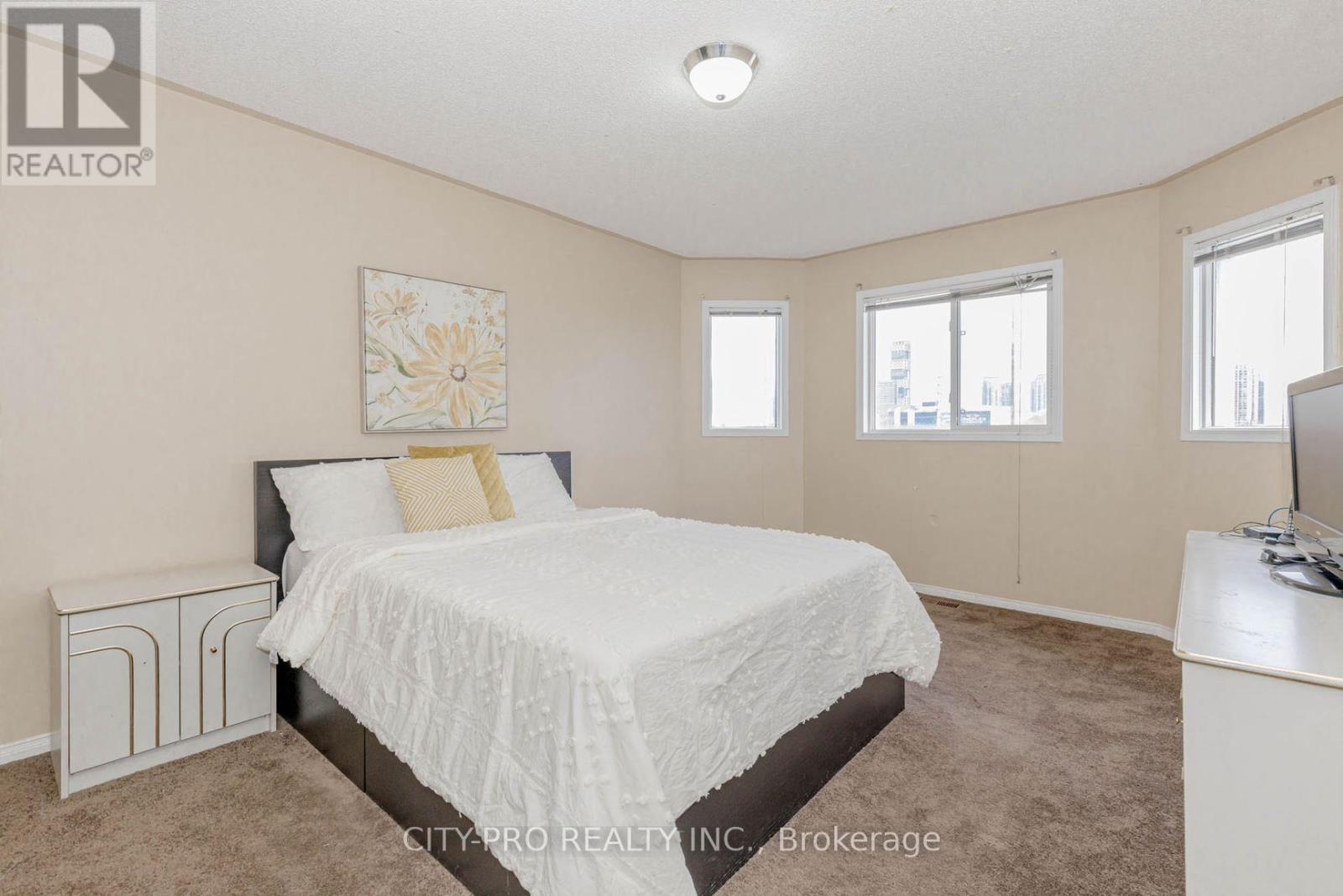 382 Harrowsmith Drive Property Photo 30