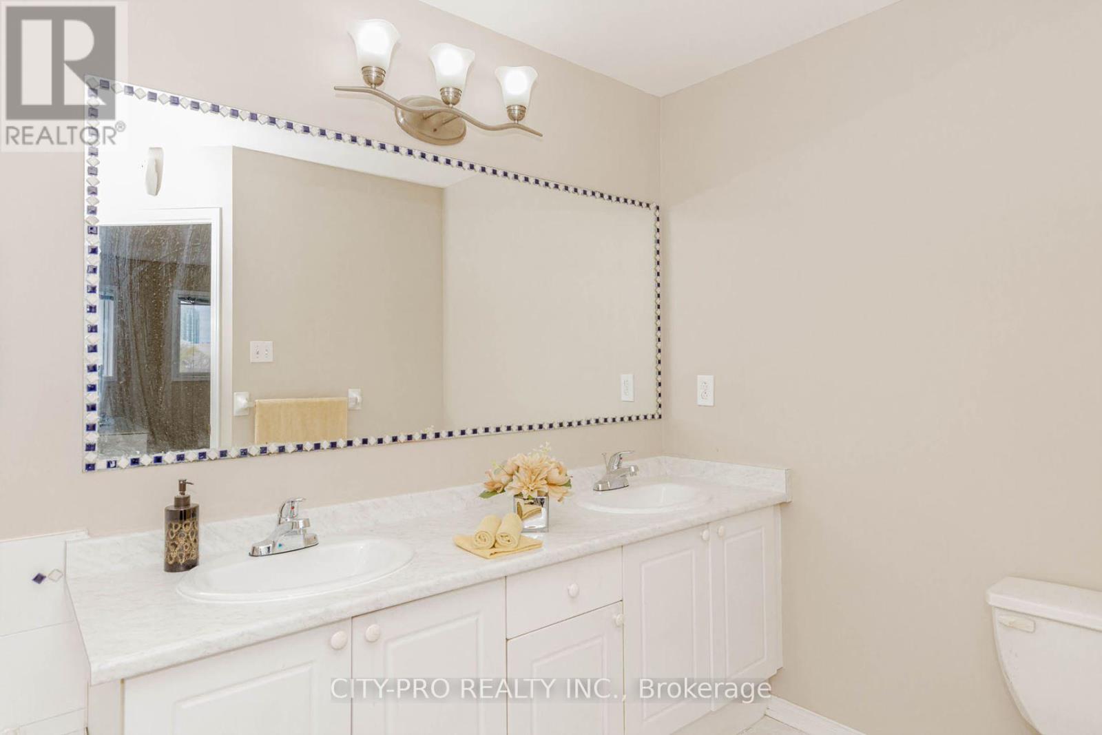 382 Harrowsmith Drive Property Photo 32