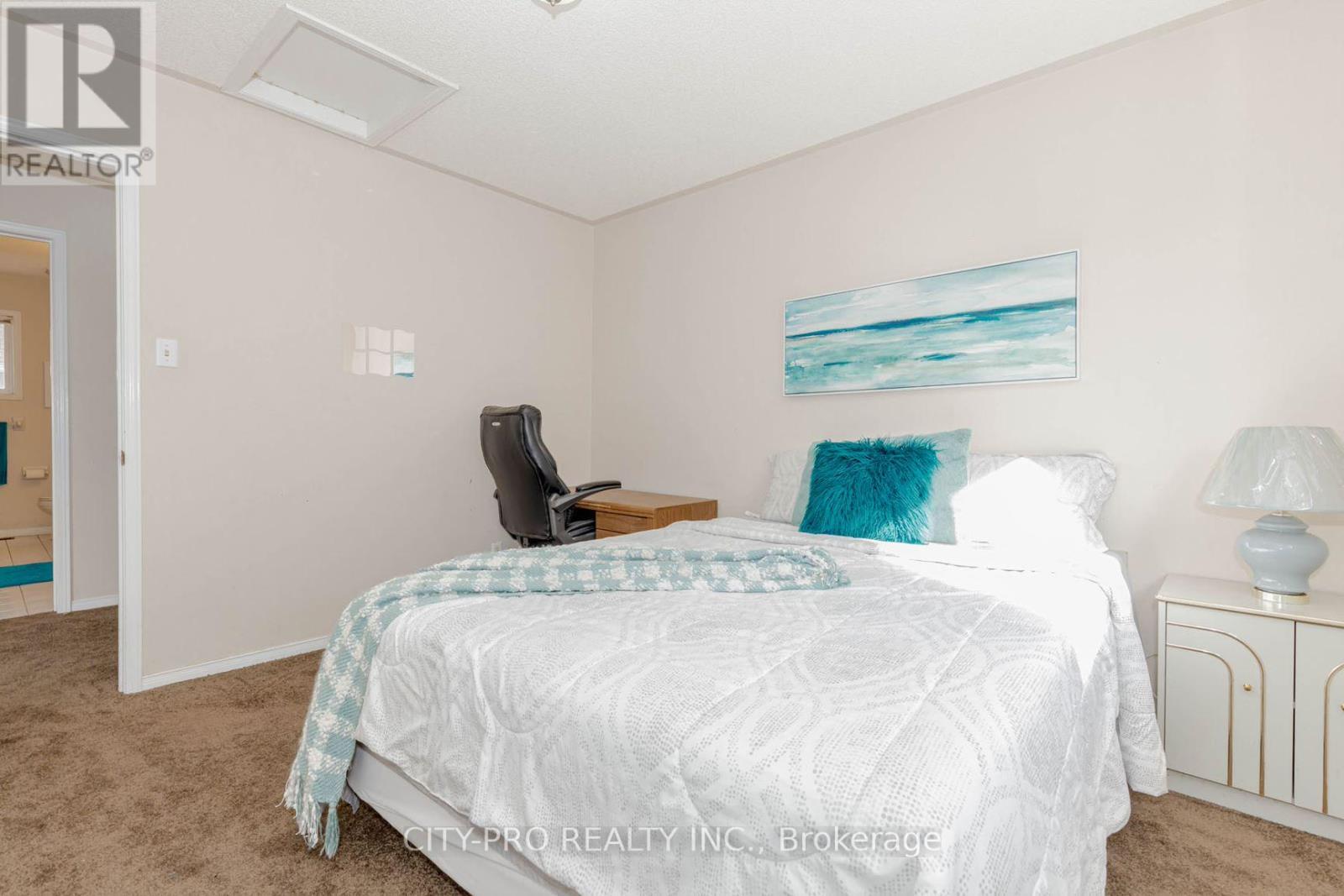 382 Harrowsmith Drive Property Photo 33