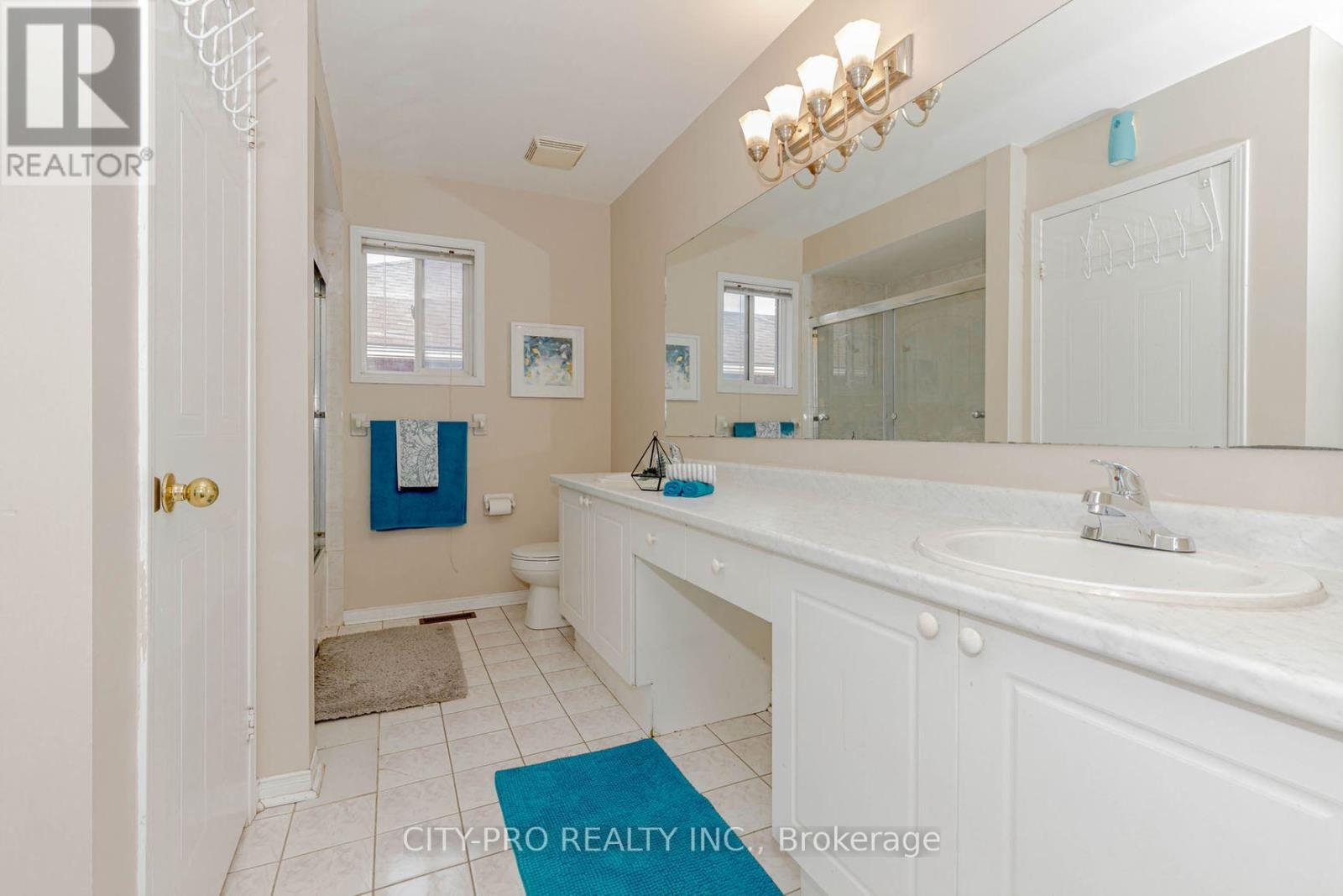 382 Harrowsmith Drive Property Photo 34