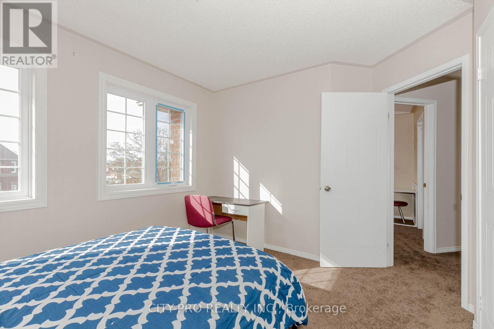 382 Harrowsmith Drive Property Photo 36
