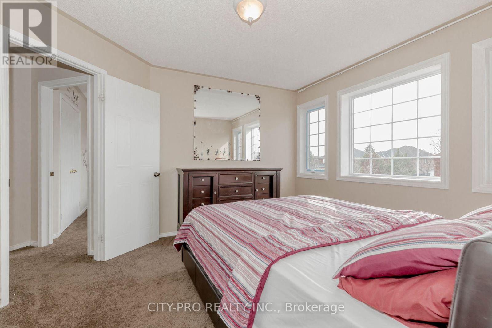 382 Harrowsmith Drive Property Photo 37