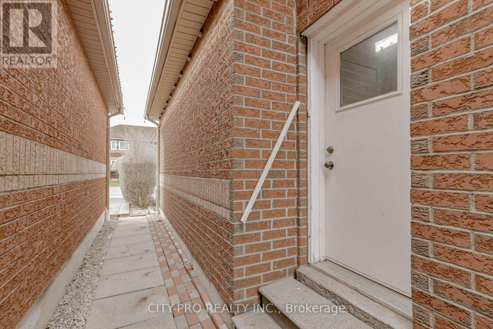 382 Harrowsmith Drive Property Photo 41