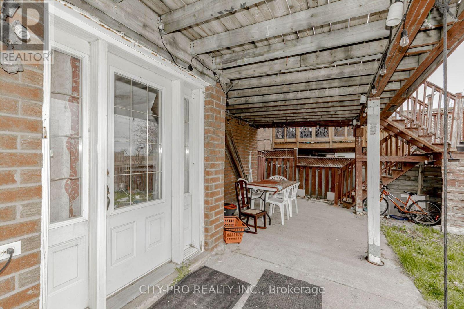 382 Harrowsmith Drive Property Photo 42