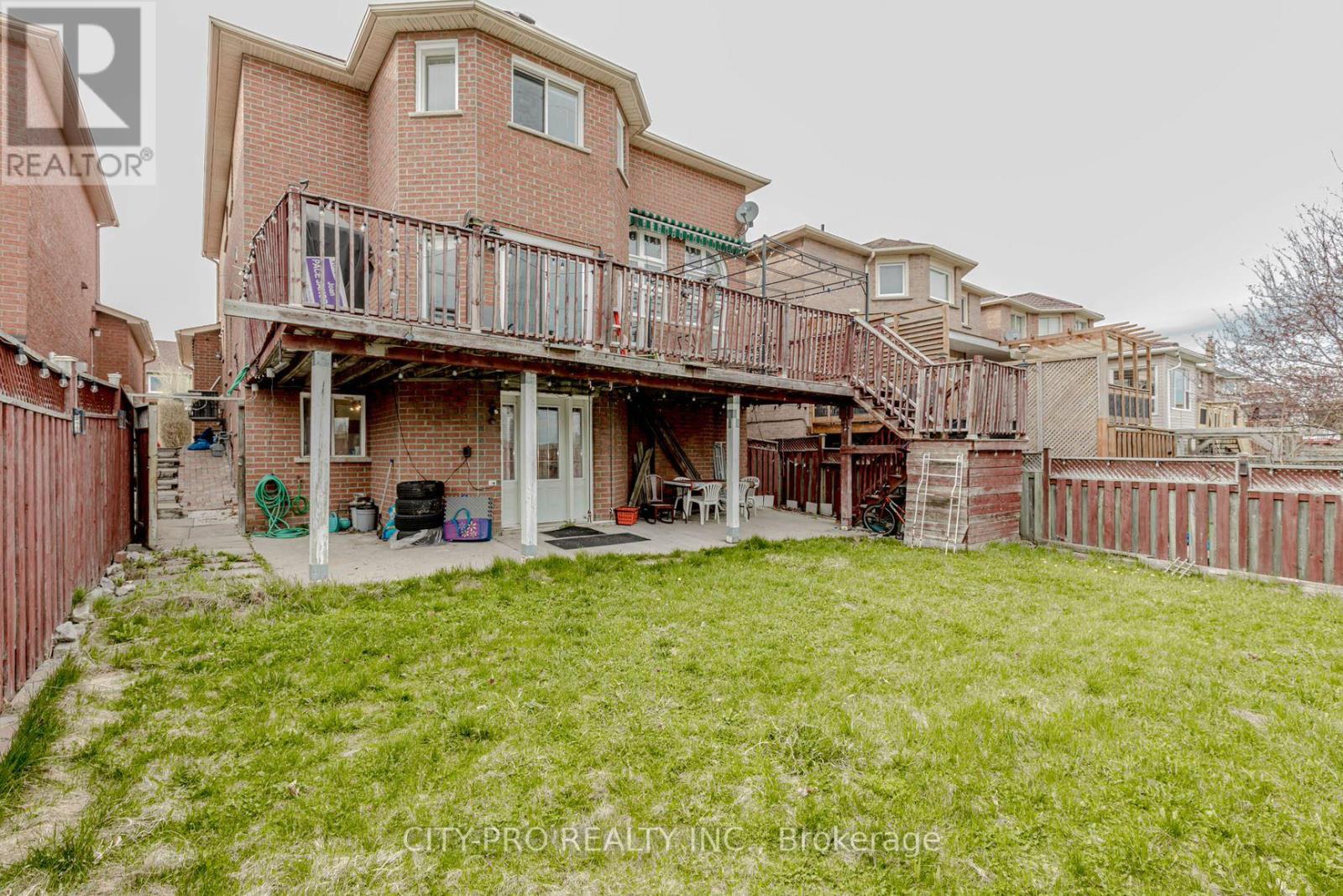 382 Harrowsmith Drive Property Photo 43