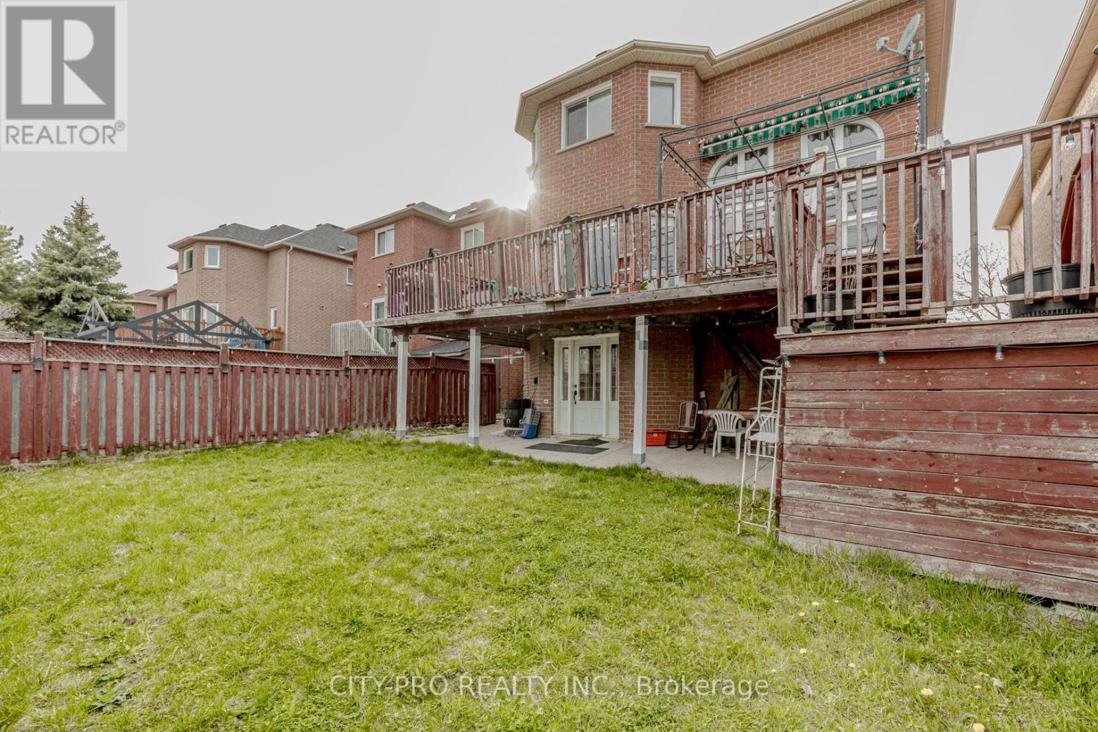 382 Harrowsmith Drive Property Photo 44